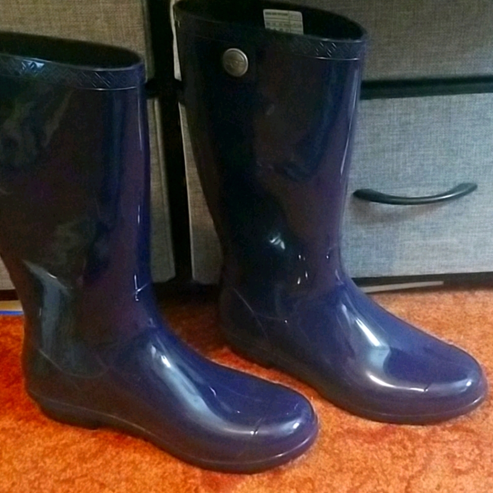 Ugg  rain boots